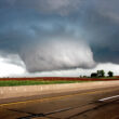 Tornado-alcanzo-1-milla-de-ancho-Jazz-Bishop-cazador-de-tornados-cineasta-fotografo-prop-master-de-Oklahoma-City-Oklahoma