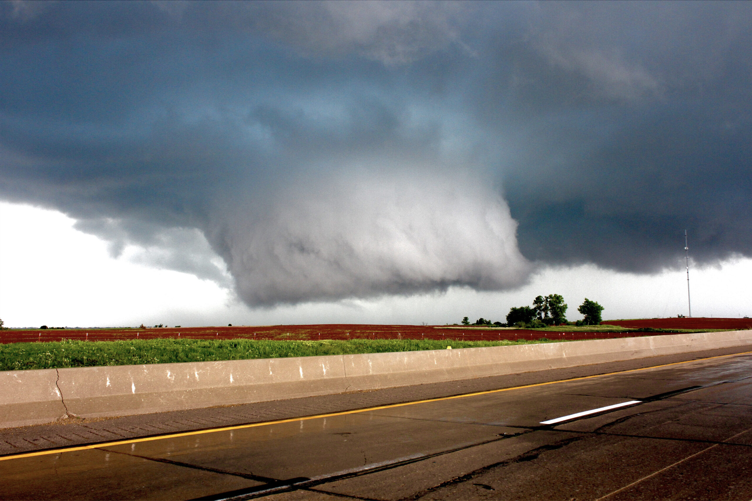 Tornado-alcanzo-1-milla-de-ancho-Jazz-Bishop-cazador-de-tornados-cineasta-fotografo-prop-master-de-Oklahoma-City-Oklahoma